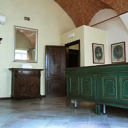 Accademia House Bed & Breakfast 4*
