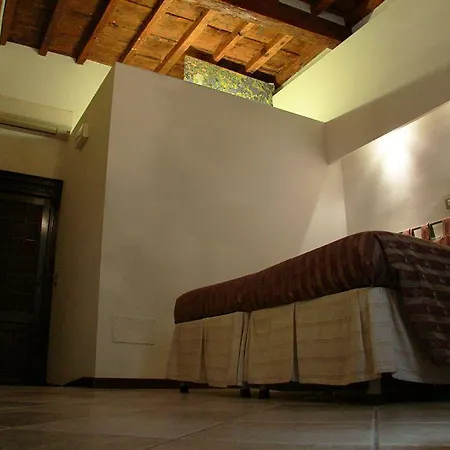 Accademia House Bed & Breakfast 4*