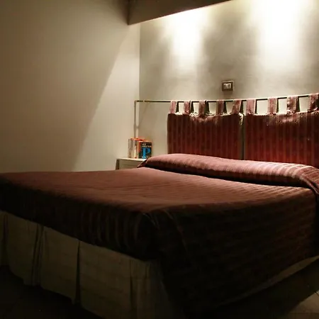 Accademia House Bed & Breakfast 4*